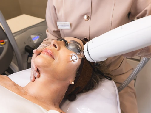 Como funciona o Rejuvenescimento Facial a Laser?